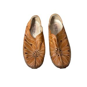 Pikolinos Tan Leather Cutout Flat
Loafers‎ - Size 38/US 7.5